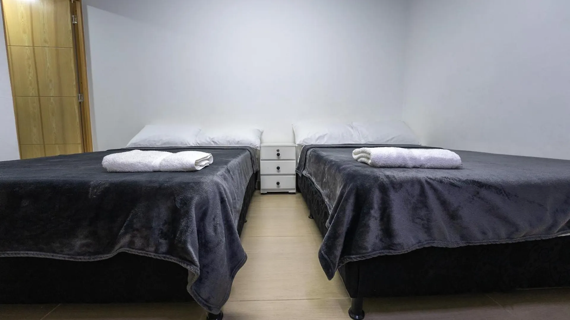 Ilar Laureles Coliving & Hotel Медельин
